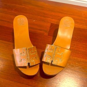 Platform tan Tory Burch